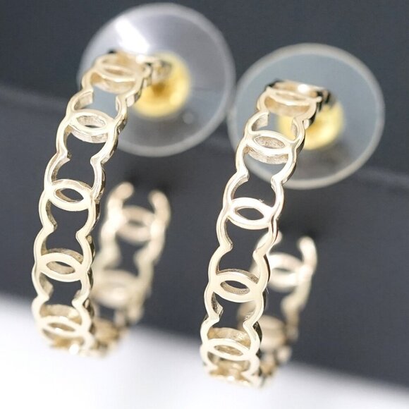 CHANEL CC Logos Link Hoop Stud Earrings Gold Tone B22V Auth w/Box #9001 - Picture 1 of 7